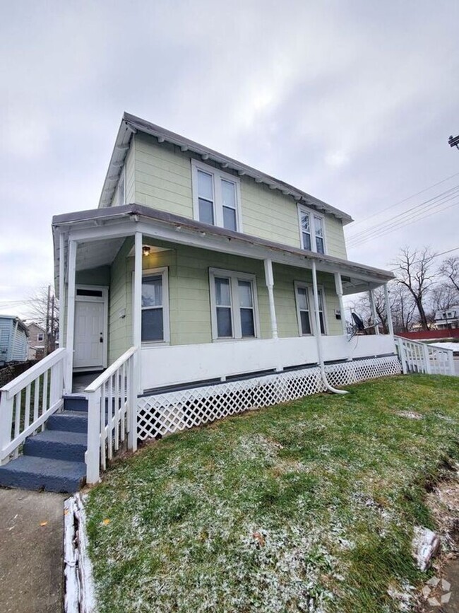 Building Photo - 164-166-166 S Cypress Ave