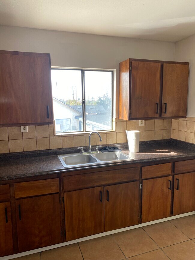 kitchen - 6771 Hannon St