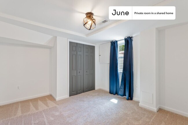 Foto del edificio - Room in Shared 5 bed/2 bath home