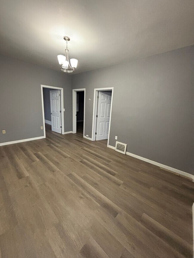 Foto del edificio - 810 Cameron Ave