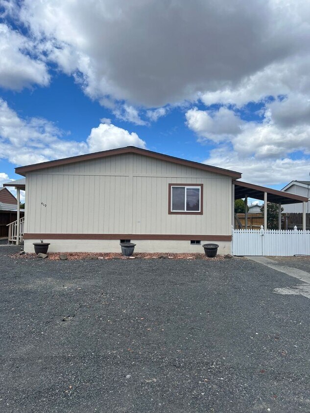 Primary Photo - 3 Bedroom 2 Bath Home for Rent in Ephrata