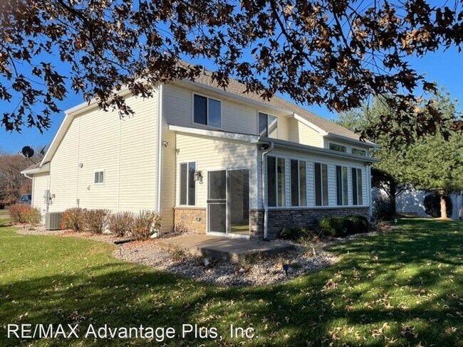 Building Photo - 5 br, 2.5 bath House - 2525 Chatsworth Dr.