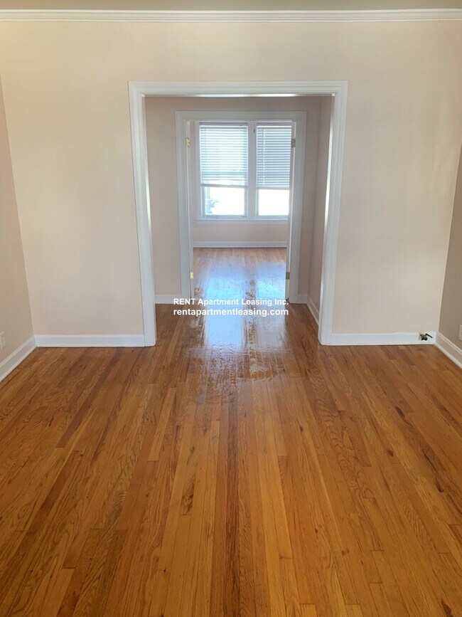 Foto del edificio - 4950 W Warwick Ave