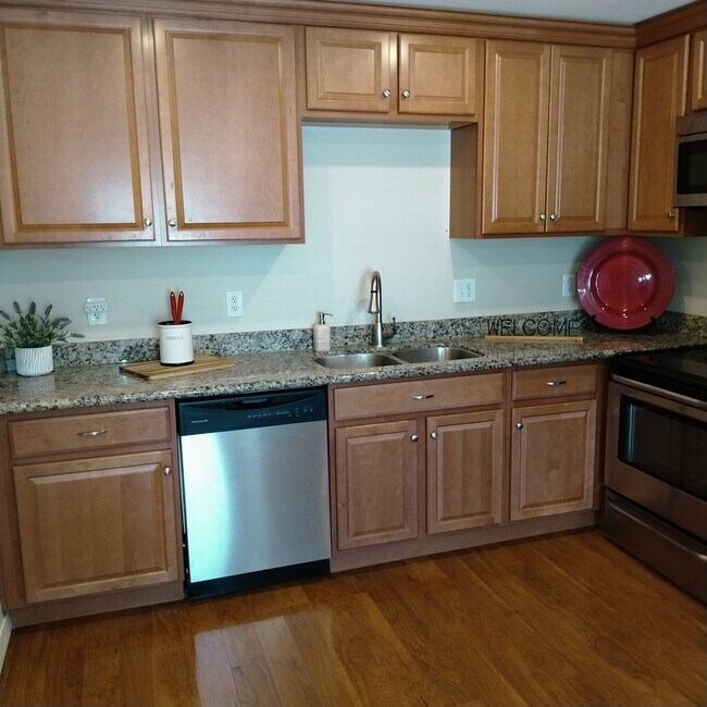 Building Photo - 2743 W Junquillo Cir