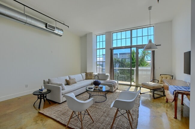 Building Photo - 180 NE 4th Ave