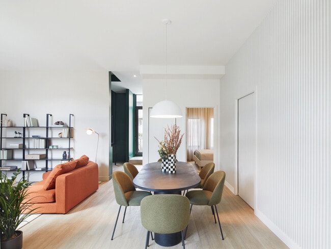 Building Photo - Mellem Ville-Marie