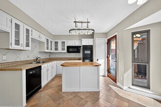 Building Photo - 2026 Ashford Hollow Ln