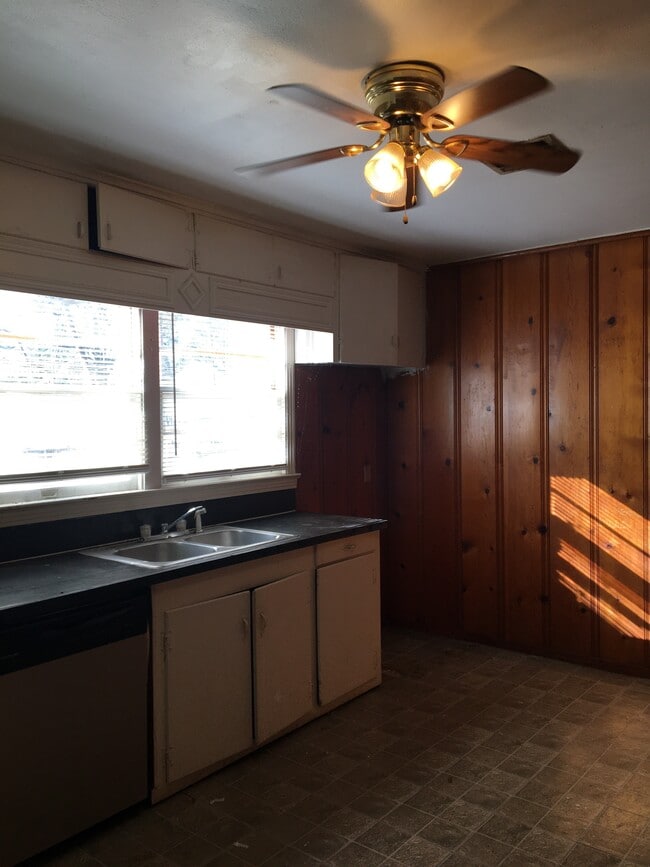 Building Photo - 1911 Lexington St