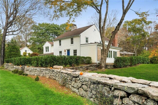 Foto del edificio - 236 Eastwoods Rd
