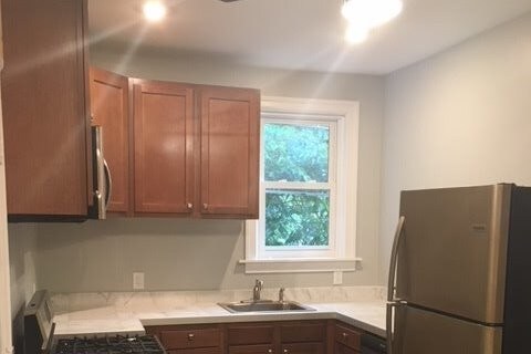 Foto principal - 6047 Stanton Ave