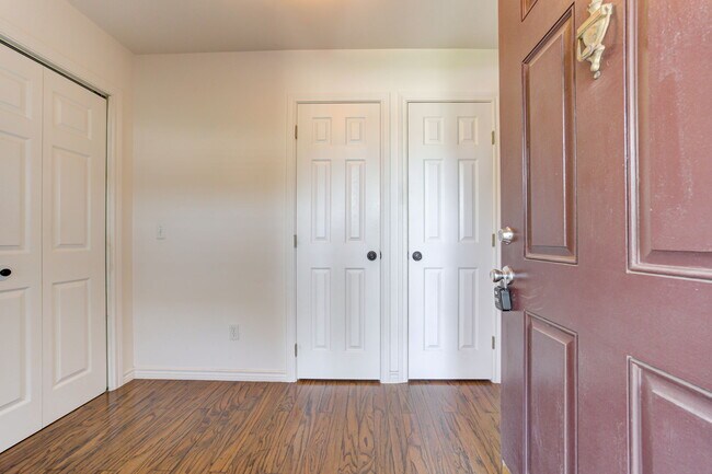 Foto del edificio - 3727 Cedar Ridge Dr