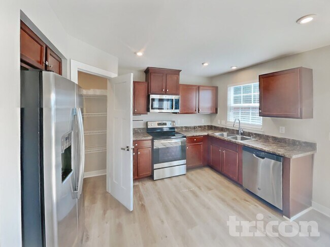 Foto del edificio - 5120 Kensal Dr