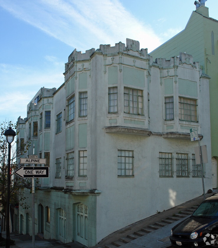 Primary Photo - 845 Waller St