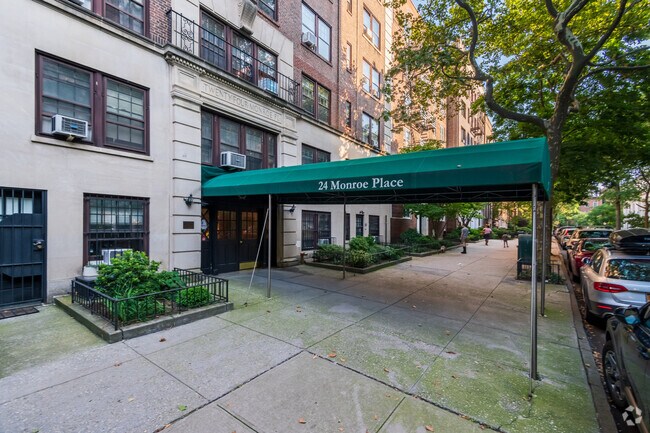 Entrada - 24 Monroe Pl