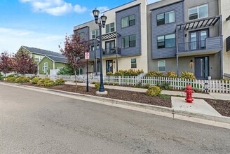 Building Photo - 6366 S Jordan Pkwy W