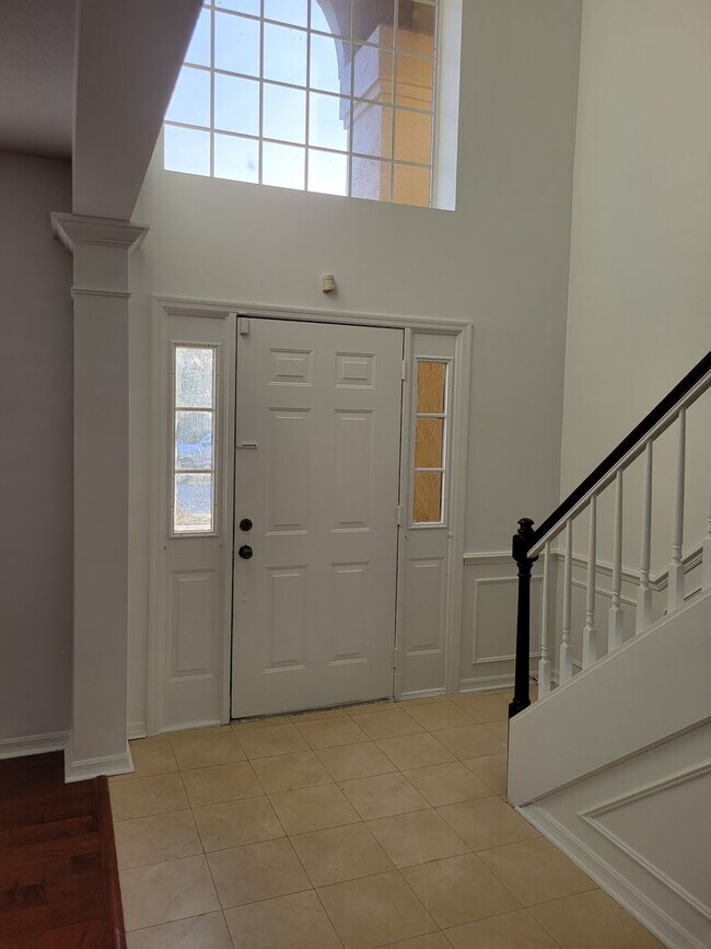 Building Photo - Spacious 4/2.5 Home In Lake Mary