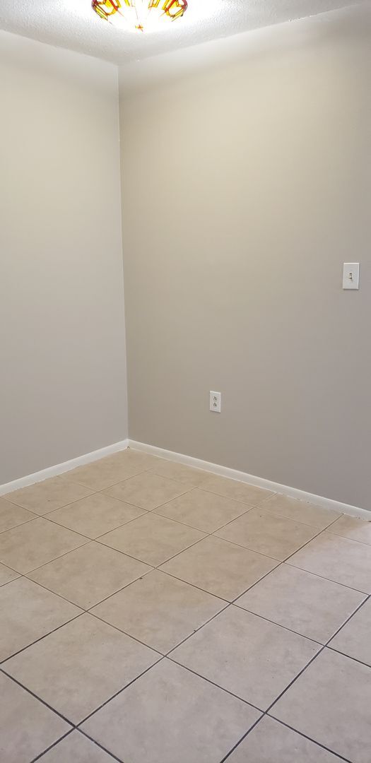 Building Photo - Cozy 2nd floor condo by Lake Underhill