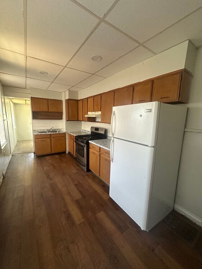 Foto del edificio - 3bd 1 bath with fenced in yard!