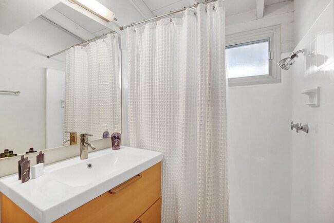 Building Photo - 2290 N Cerritos Dr