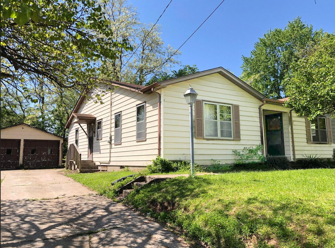 Primary Photo - 310 Pine St
