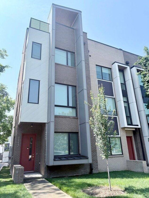 Photo - 1117 Summit Ave
