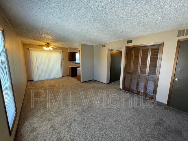 Building Photo - 6820 W Par Ln