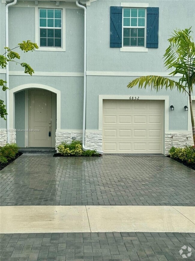 The Fountains Country Club Pet Friendly Apartments for Rent Lake Worth, FL 3 Rentals