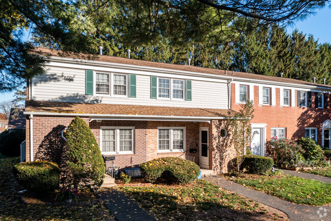 Building Photo - Longmeadow Condos