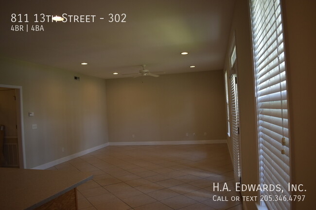 Building Photo - 811 13th St