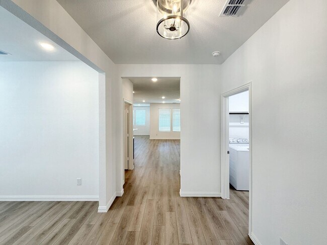 Foto del edificio - Elegant New Build in Princeton with Pool, ...