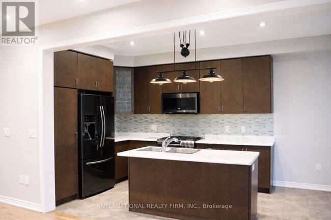 Building Photo - 1477 Pratt Heights