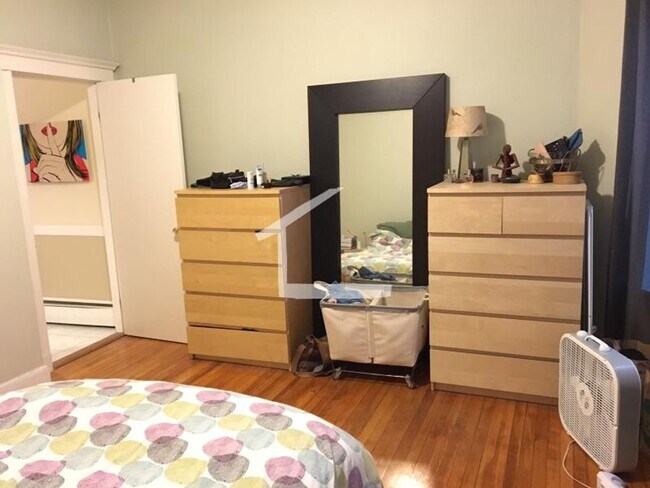 Foto del edificio - Nicely renovated 2 bedroom unit in Brookline.