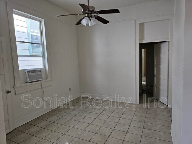 Foto del edificio - 524 S Genois St