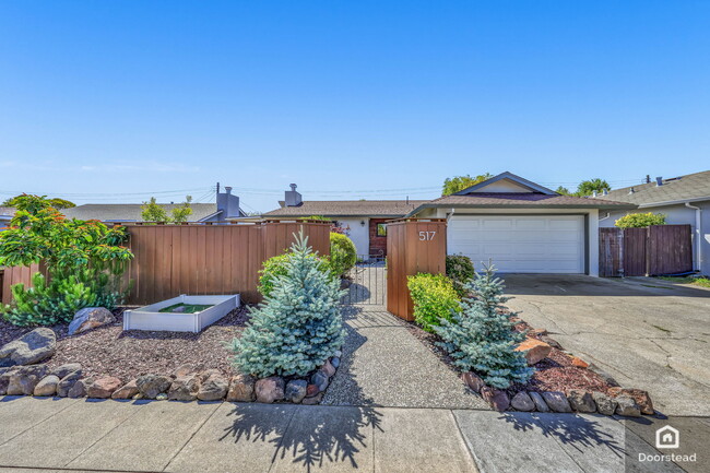 Building Photo - 517 Roxbury Way