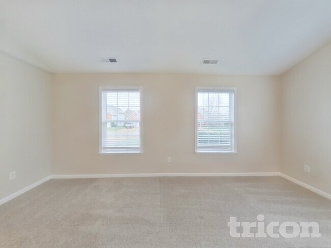 Building Photo - 2636 Danbury Cir