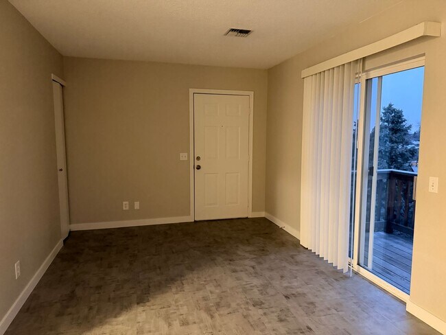 Foto del edificio - 1073 NE Hidden Valley Dr