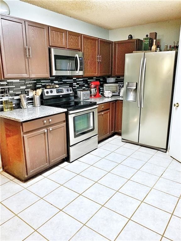 Building Photo - 203 Oakhurst Dr