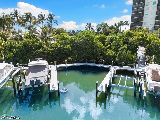 Foto del edificio - 420 Cove Tower Dr