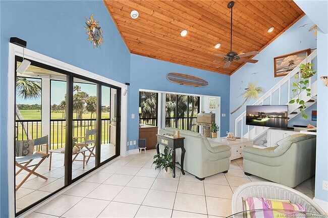 Foto del edificio - 324 Golfview Cir