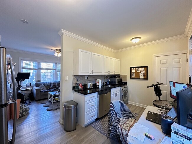 Foto del edificio - 644 W Roscoe St