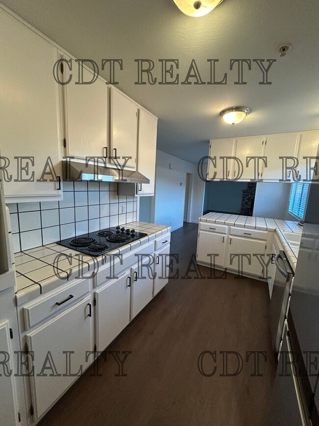 Building Photo - 717-725 California Street