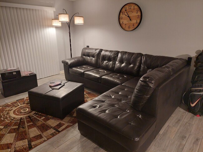 Foto del edificio - 18361 Glen Oak Ave