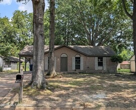 Building Photo - 6480 Forest Glen Dr