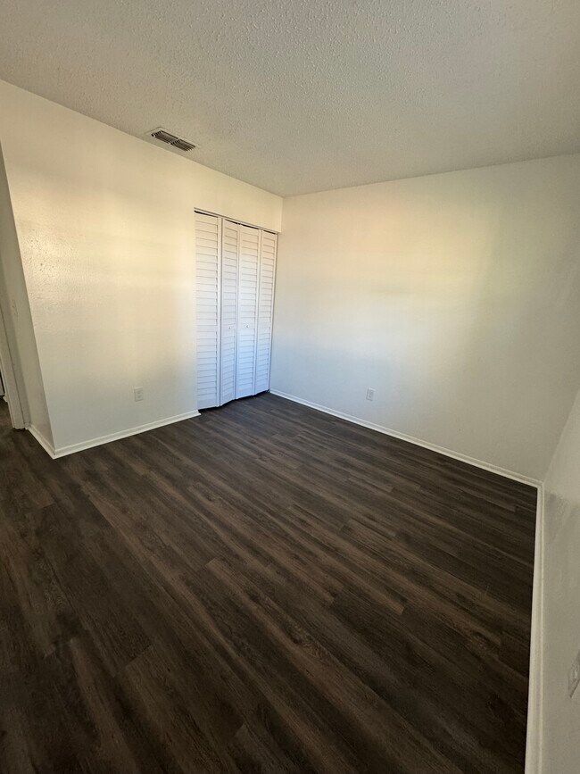 Foto del edificio - 8556 Channelview Cir