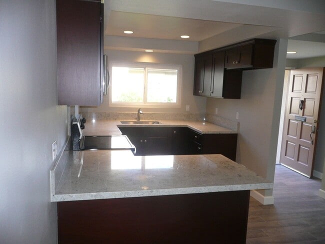 Foto del edificio - Great 2 bed/2bath in Tustin Villas