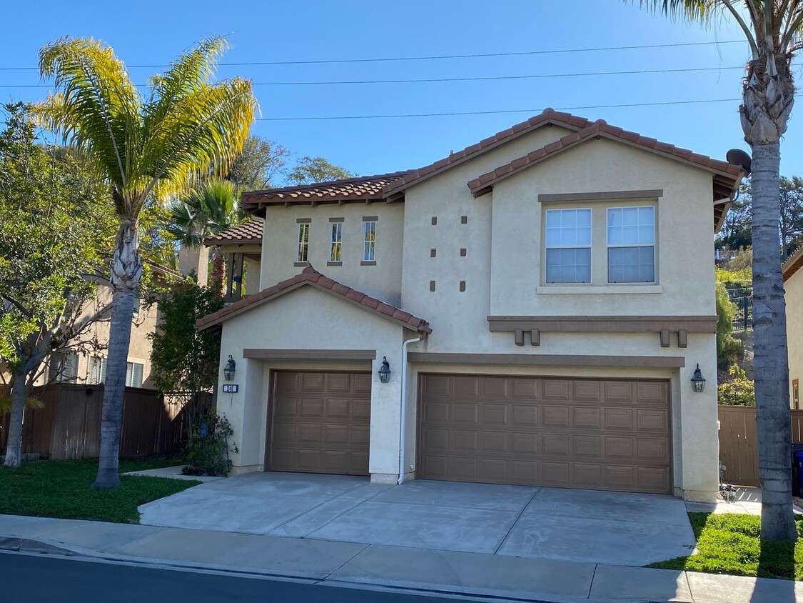 Foto principal - Spacious single family home in Oceanside!