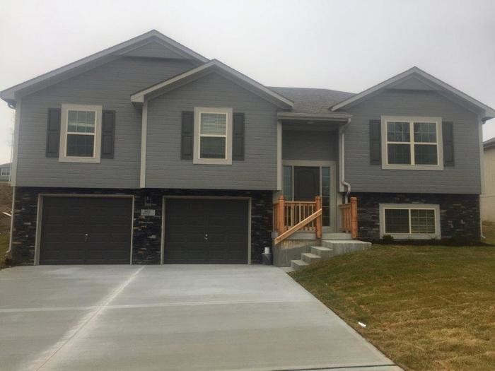 1401 NW Hilltop Ln, Grain Valley, MO 64029 House Rental in Grain