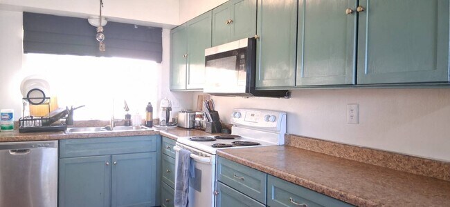 Building Photo - 1437 Robin Ln