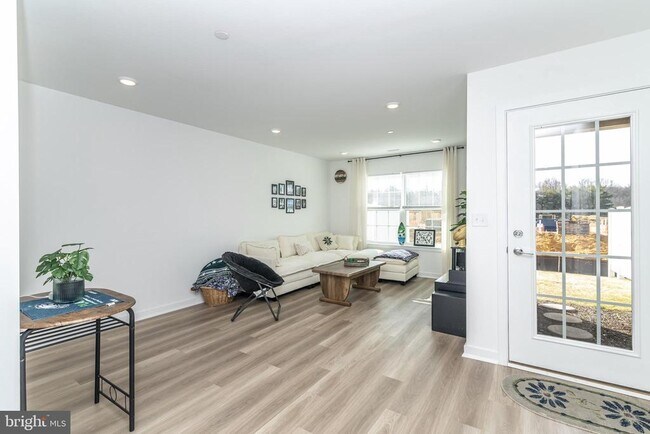 Building Photo - 41 Barnes Wy