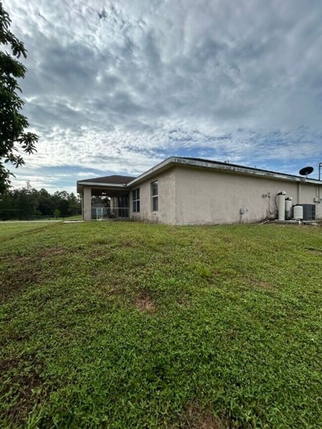 Foto del edificio - SPACIOUS 3Bd / 2 Ba SINGLE FAMILY HOUSE AVAILABLE